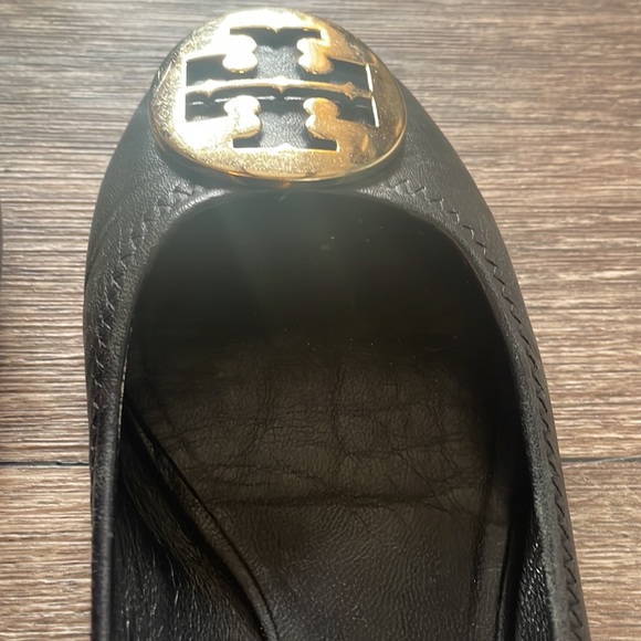 Tory Burch Gold Logo Miller Black Leather Ballet Flats in Size 6 - Picture 5 of 8